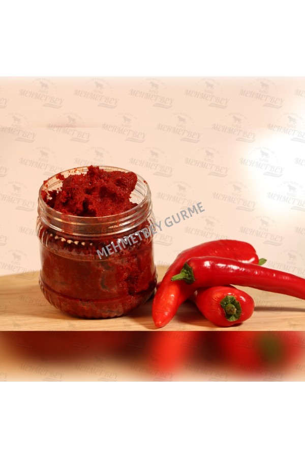 Doğal Biber Salçası – Baharatlı Lezzetin Zirvesi